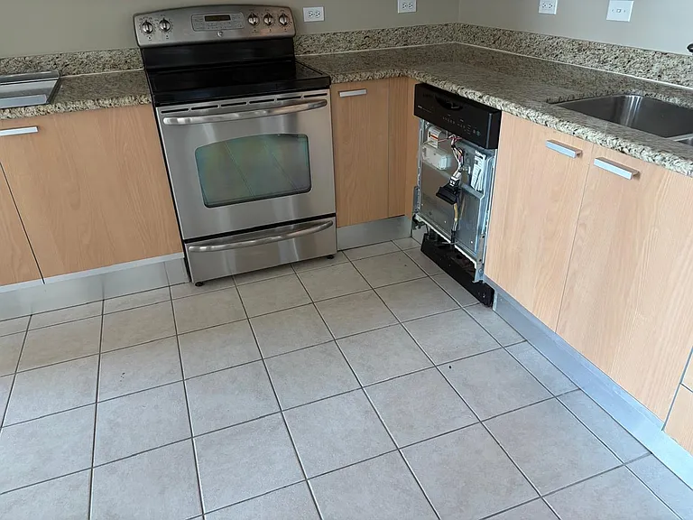 2100 Van Buren St #322 — Photo 5
