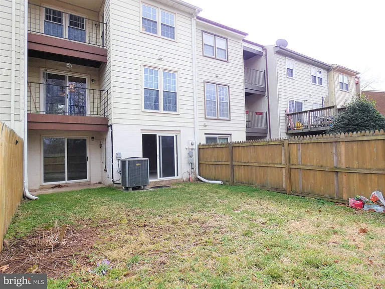 4128 Hamlin Ct — Photo 59