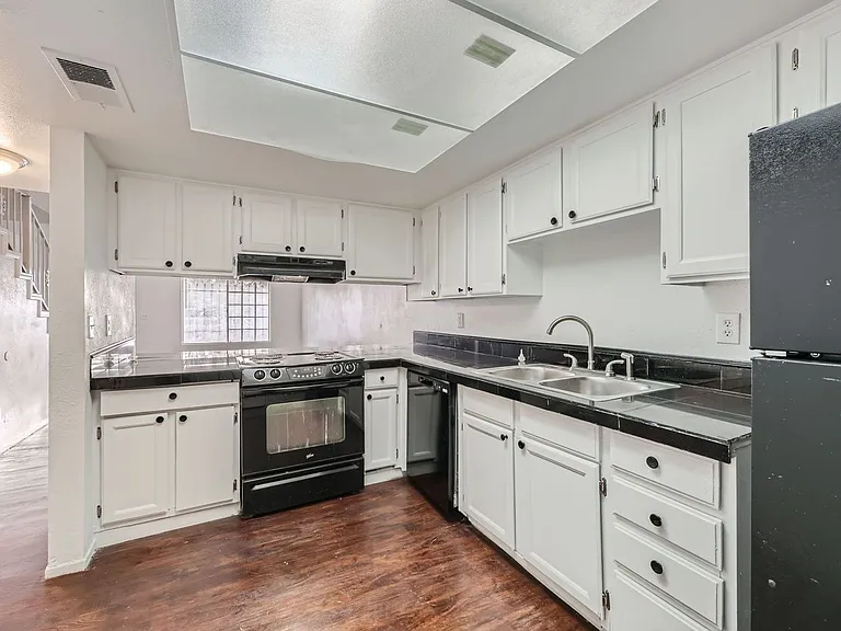 76 N 27th St #B — Photo 6