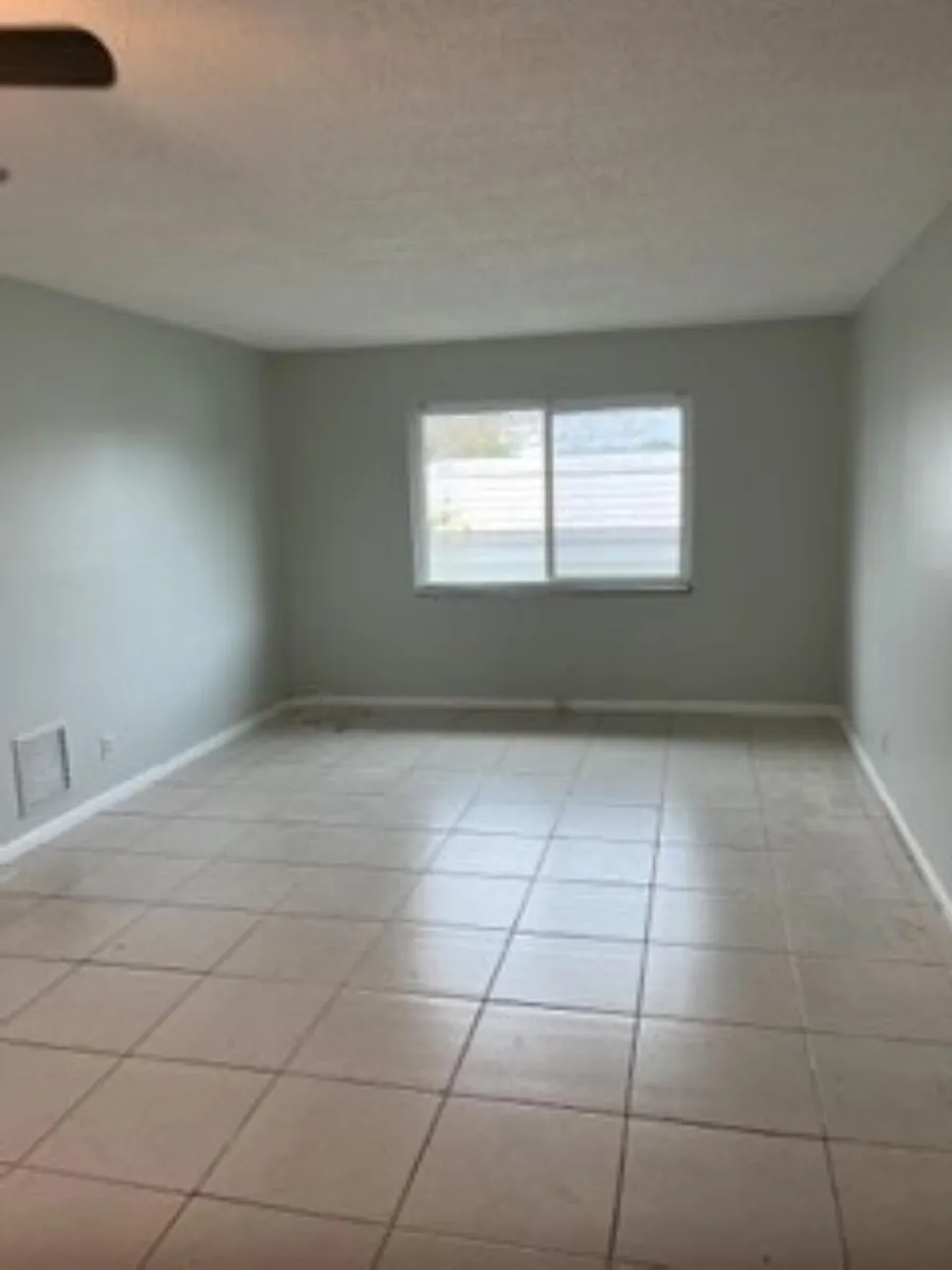 Building Photo - 129 N A St #1-6