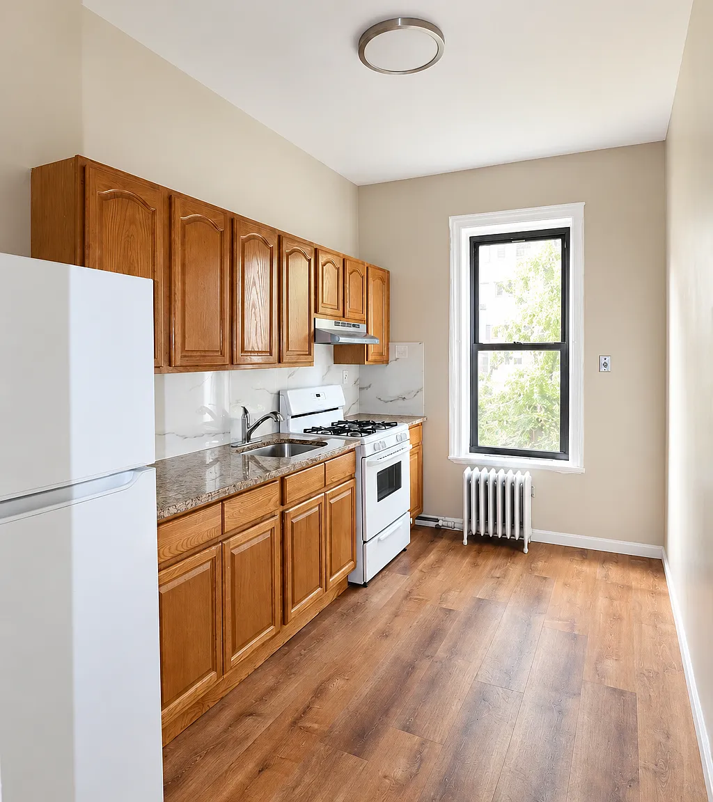 648 Bradford Street — Photo 1