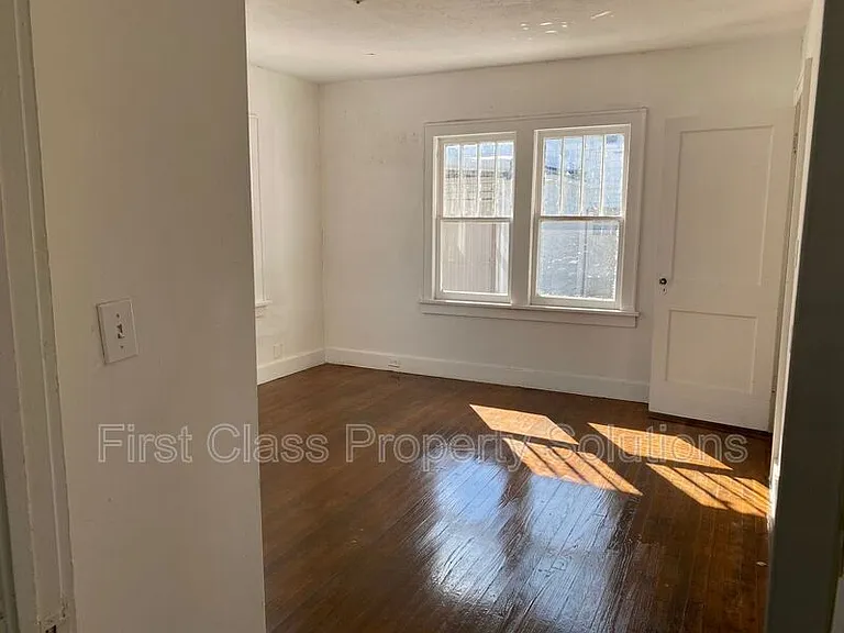 1801 N Jordan Ave — Photo 9