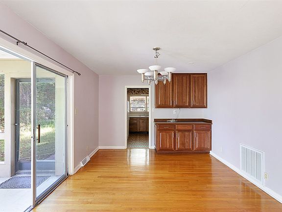 4th image of 524 Cleermont Dr SE