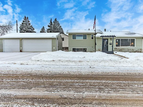 1800 Linda Dr, Mandan, ND 58554