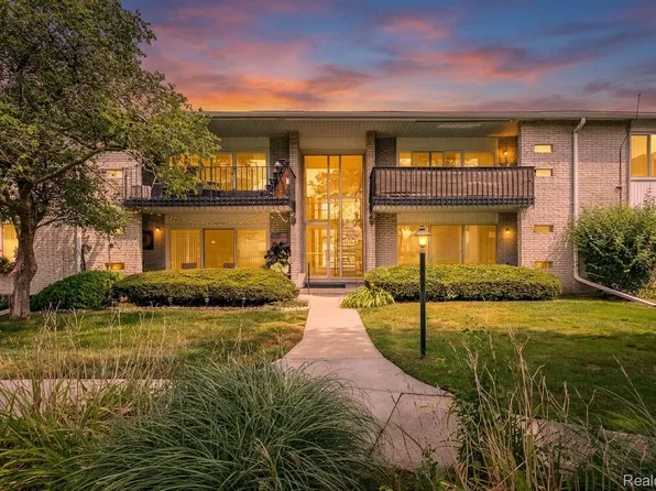 8513 Kennedy Cir Unit 4, Warren, MI 48093