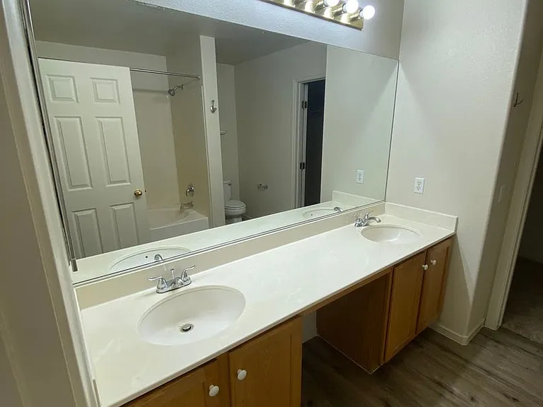 10185 Birch Bluff Ln — Photo 8