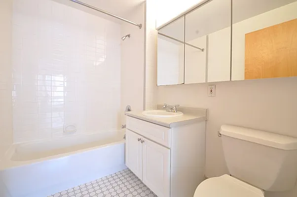 Rented by Lisa Management | media 96