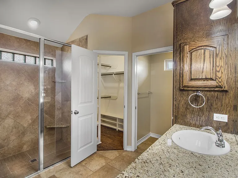 3825 Kangaroo Ct — Photo 24