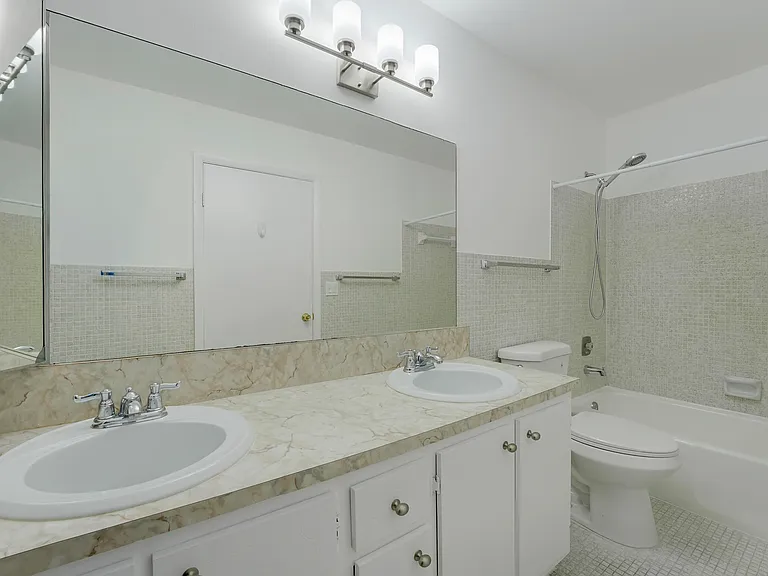 1142 Circle Ter W #C — Photo 22
