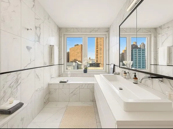 427 East 90th Street image 9 of 26