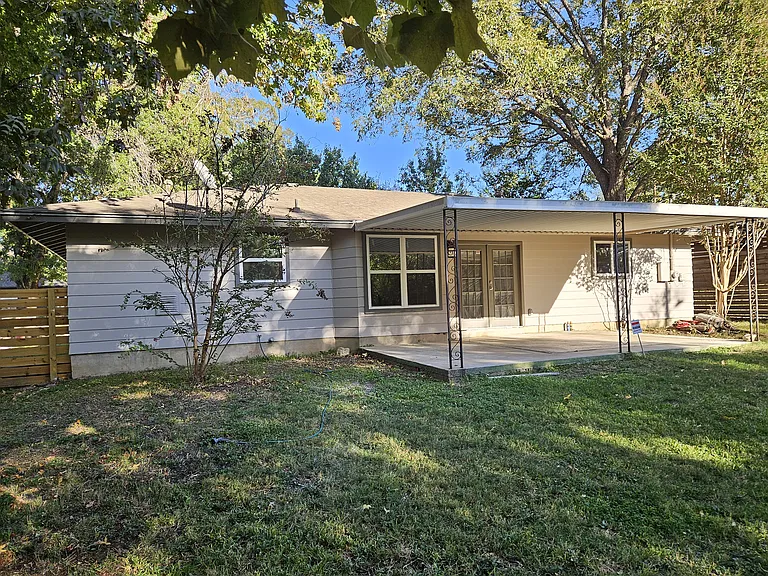3402 Laguna Dr — Photo 3