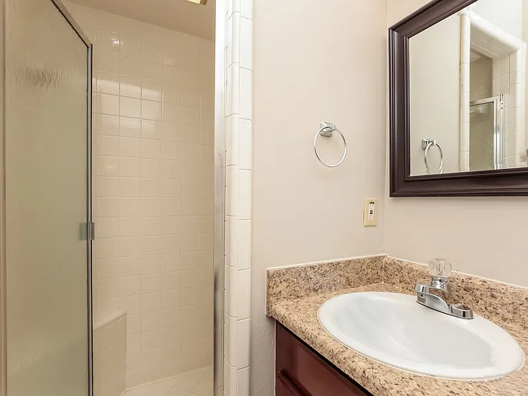 2406 Hillmont Dr — Photo 15