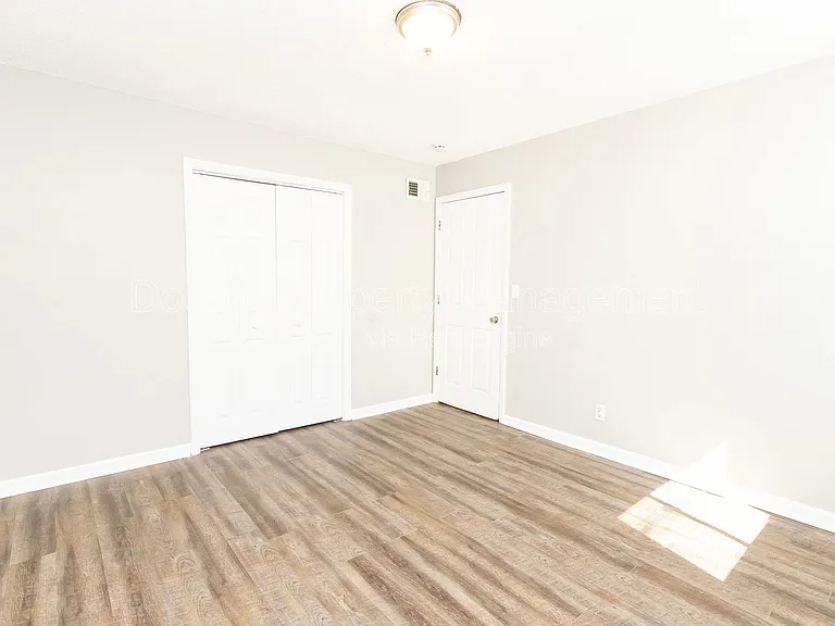 901 Forest Dale Ln #B — Photo 9