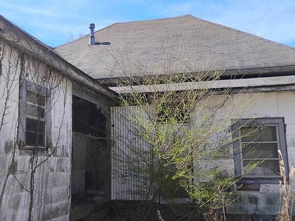 3rd image of 809 Church Ave