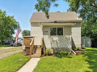 409 E 1st St, Chaska, MN 55318