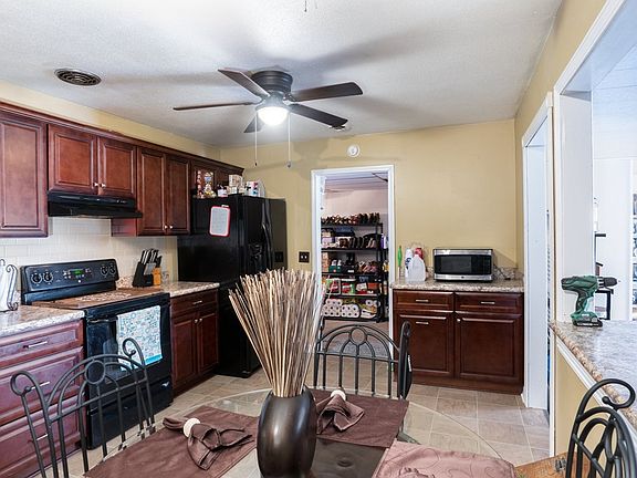 4th image of 912 Marianna Dr