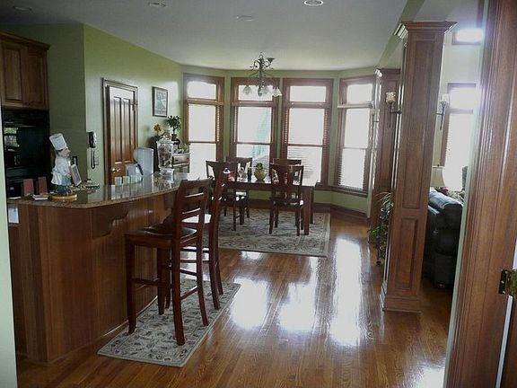 Kitchen - Breakfast Area