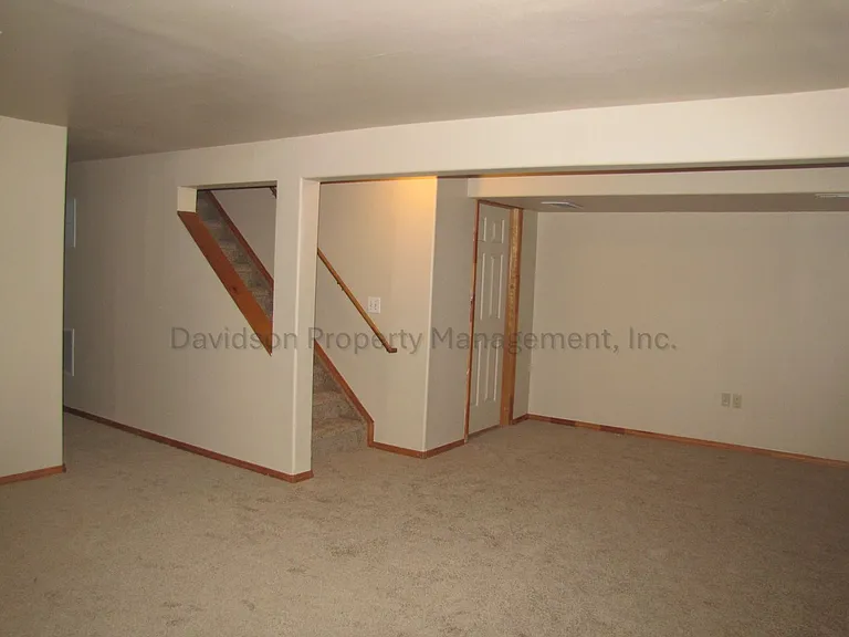 6085 Whirlwind Dr — Photo 15