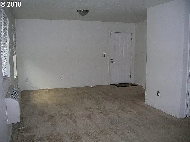 2 bed, 1.5 bath, 813 sqft, $1,550 — Photo 2
