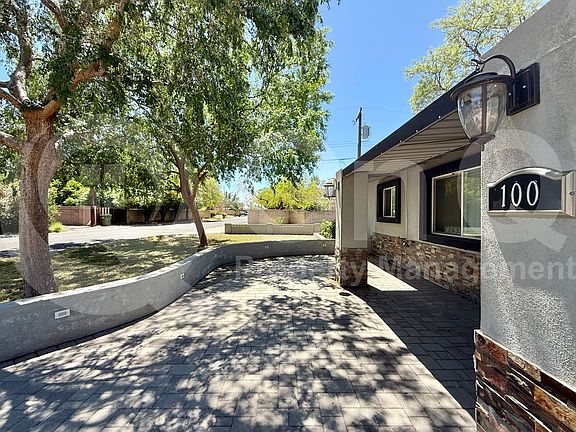 3rd image of 100 E Vista Del Cerro Dr