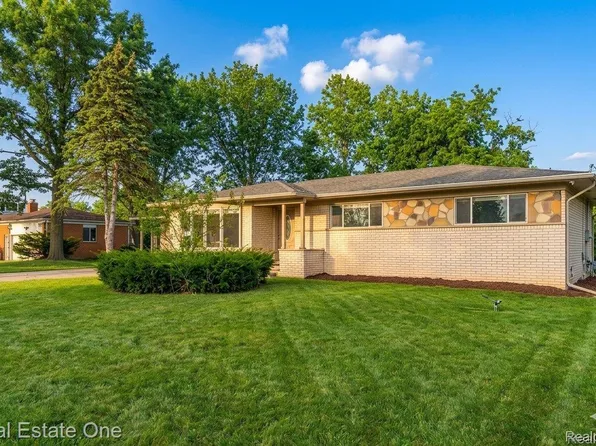 50500 Card Rd, Macomb, MI 48044