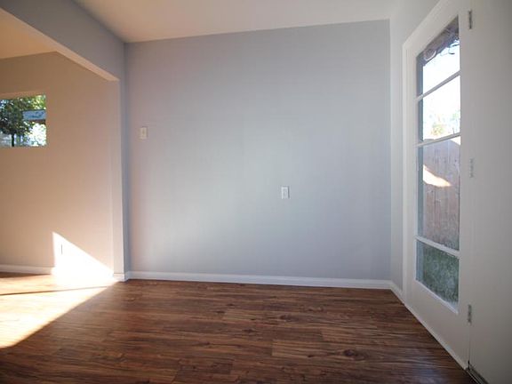 3rd image of 536 W 12th Ave