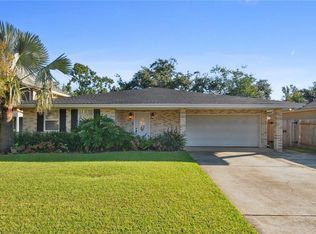 9111 Hermitage Pl, River Ridge, LA 70123