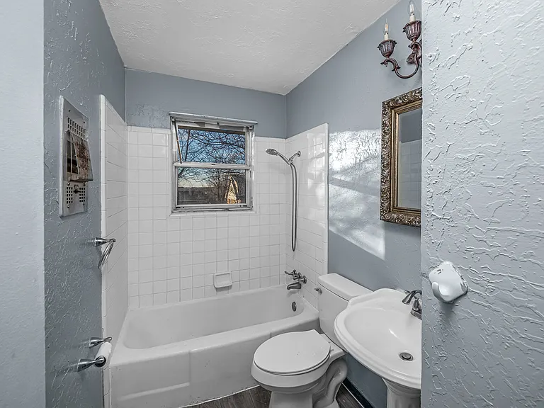 1632 NW 48th St — Photo 8
