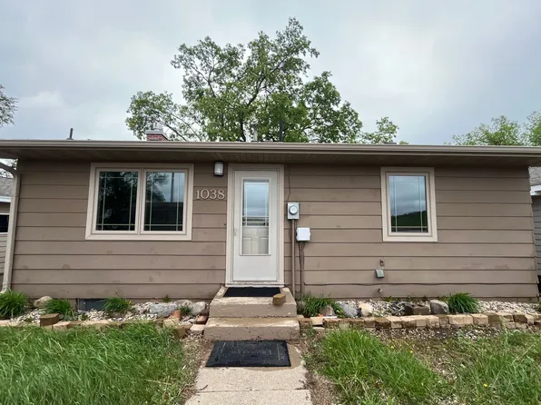 1038 S Lake Dr, Watertown, SD 57201
