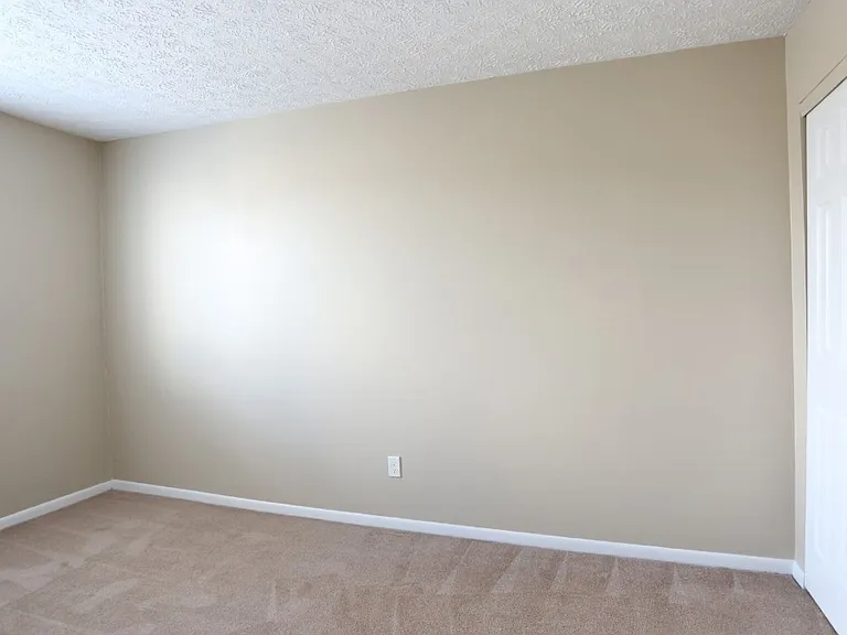 Stadium View Apartments — Photo 29