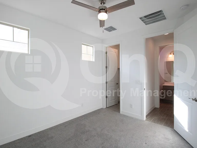 11818 S 54th Ln — Photo 13