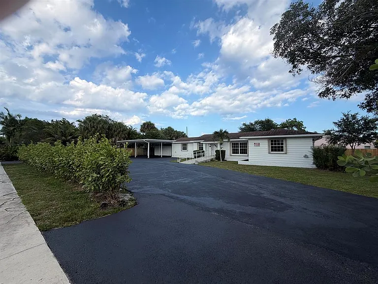 202 Palm Ct — Photo 8