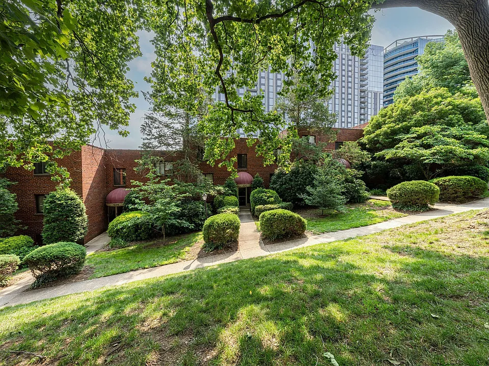 1567 N Colonial Ter #106