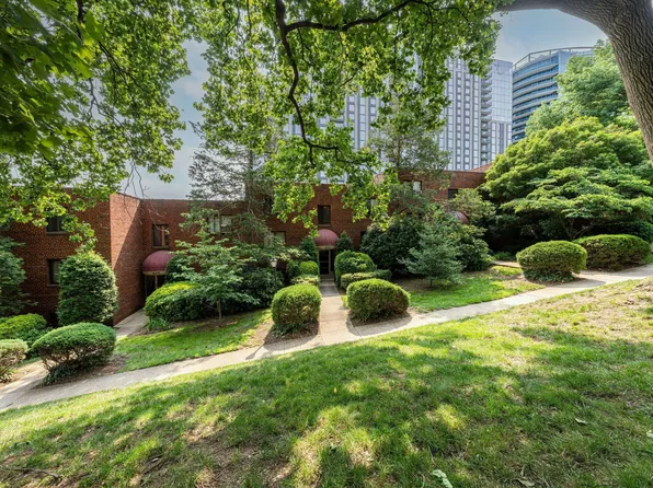 1567 N Colonial Ter #106, Arlington, VA 22209
