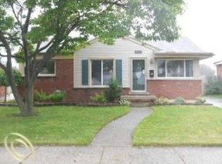 28727 Fountain St, Roseville, MI 48066