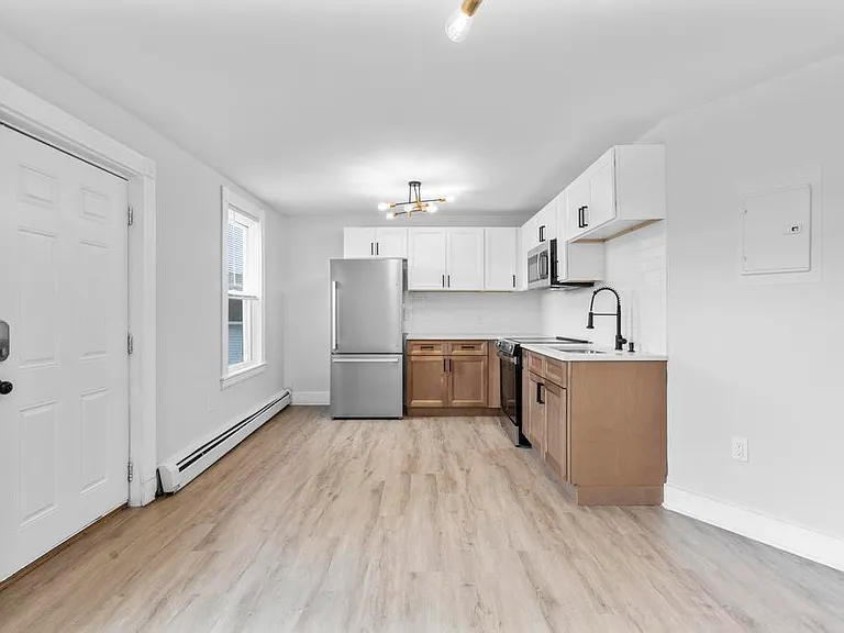 30 Anthony St #A — Photo 4