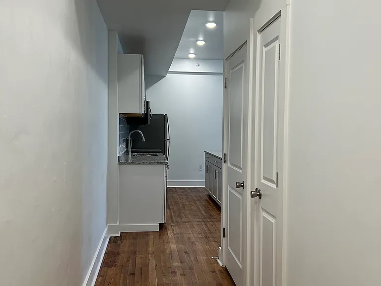 300 Main St #4 — Photo 3