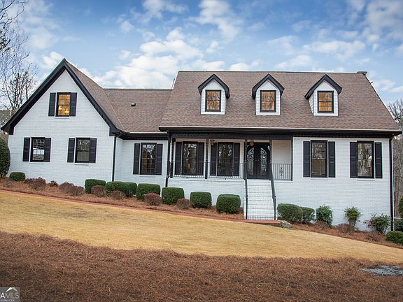 2nd image of 1505 Old Fountain Rd