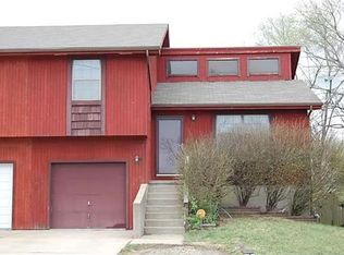 518 Muncie Rd, Leavenworth, KS 66048