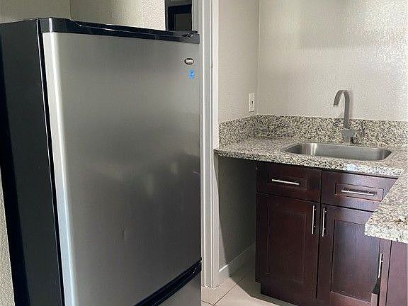 5th image of 1401 E Carson Ave #7