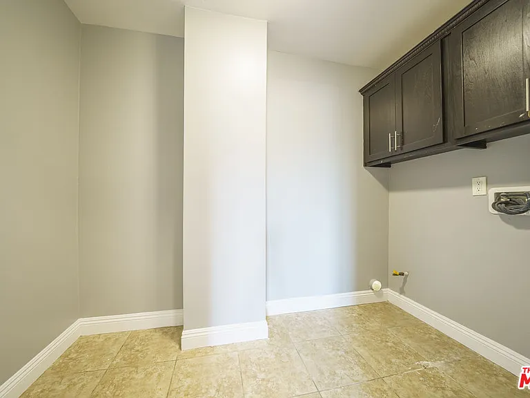 238 W 46th St — Photo 17