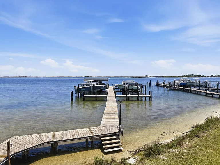 490 Soundview Ct — Photo 44