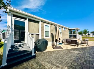 12044 Lakeshore Way, Oxford, FL 34484