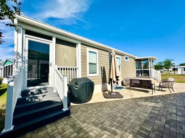 12044 Lakeshore Way, Oxford, FL 34484