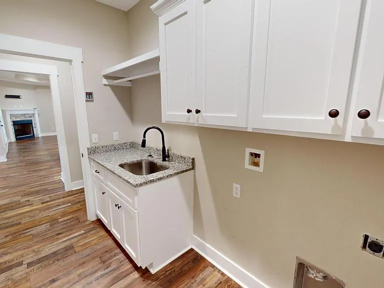 1006 Legacy Dr — Photo 14