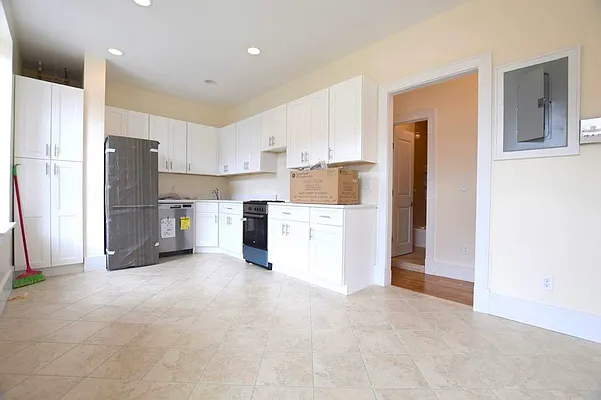 Rented by Street Realty Brokerage LLC | media 13