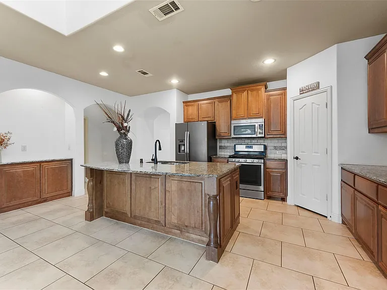1204 E Shawnee Dr — Photo 9