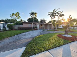 640 NW 179th Ter, Miami Gardens, FL 33169