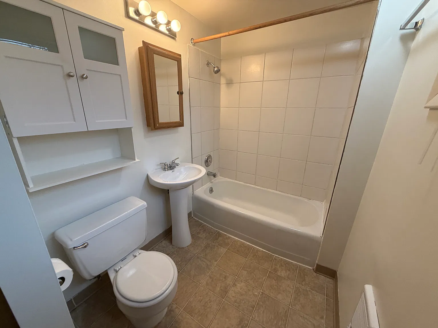 2 bed, $1,225 — Photo 4