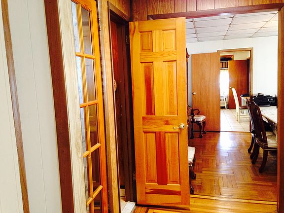 4th image of 2711 Avenue S